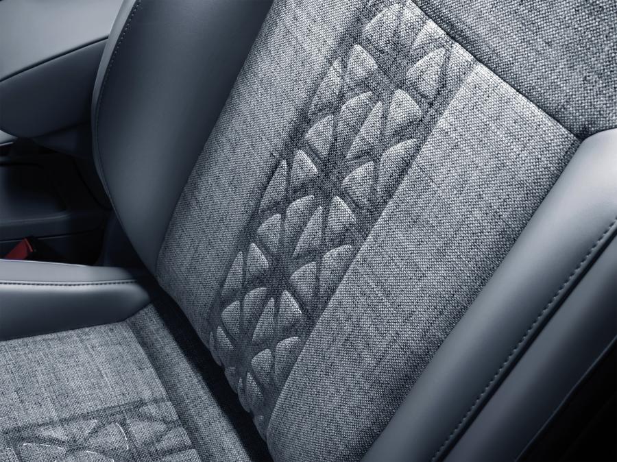 Детали интерьера Fiat 500 Kartell 2020 года  (фото 9 из 11)